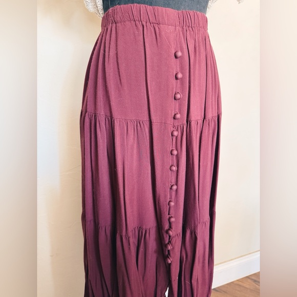 Elegant Burgundy Maxi Skirt - Picture 3 of 8